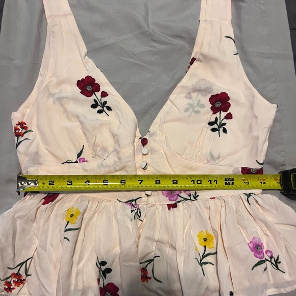 Floral Peplum Top - Picture 4 of 4